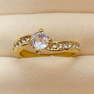 Gold Toned Round Cut CZ with Channel-Set Accents Ring (Size: 7.5) NWOT